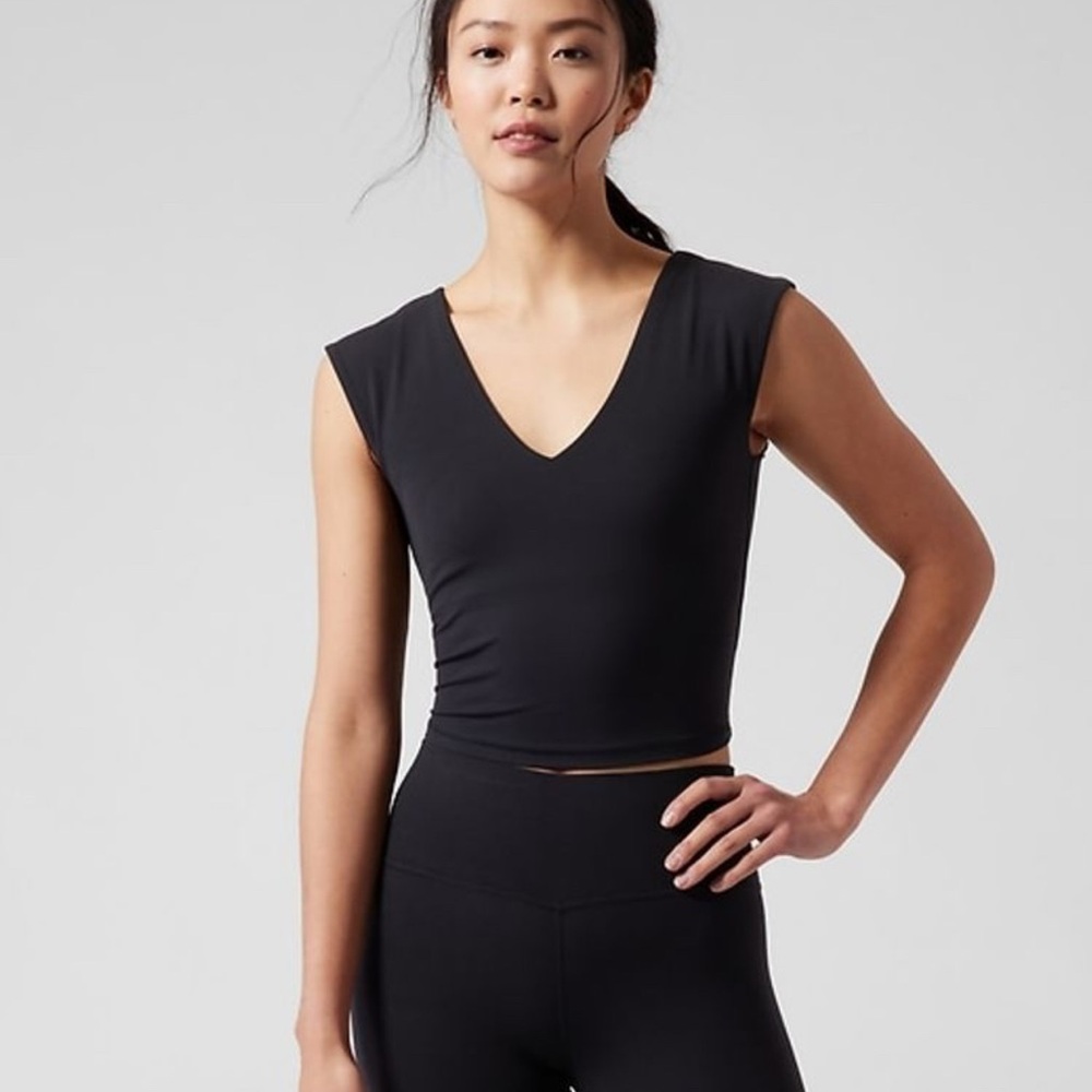 Athleta Transcend Crop tee